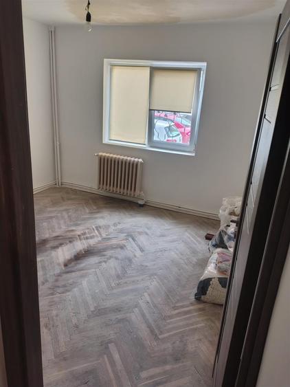 Apartament 3 camere decomandat 65 mp - Centru