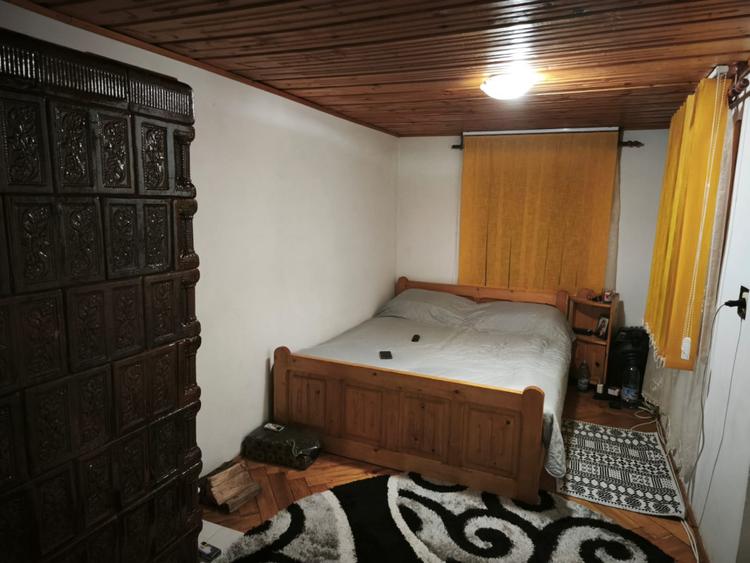 Casa de vanzare cu 3 camere, 80 mp, 900 mp teren, Siret