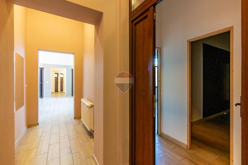 Casă D+P+E+M | 816 mp utili, 5 locuri parcare, Regina Maria