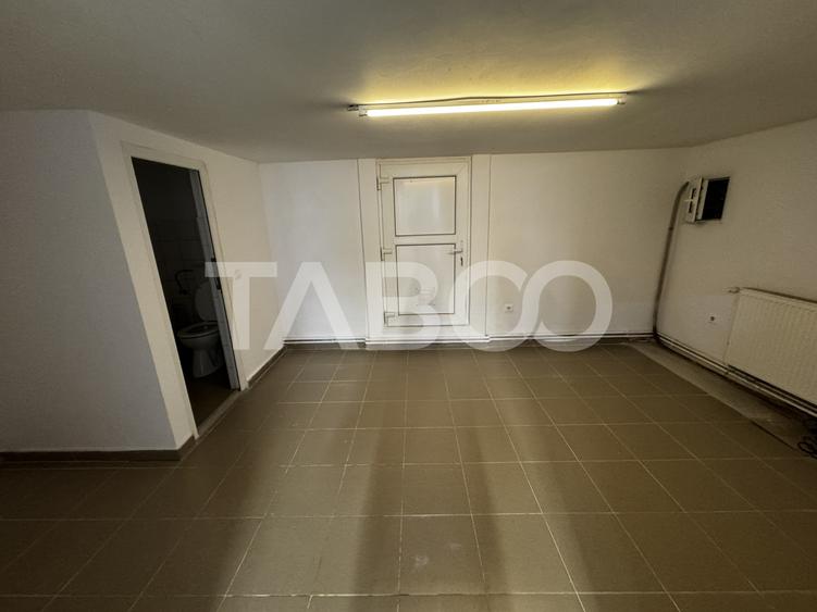Spatiu comercial 4 camere 84 mpu doua intrari la strada Orasul de Jos