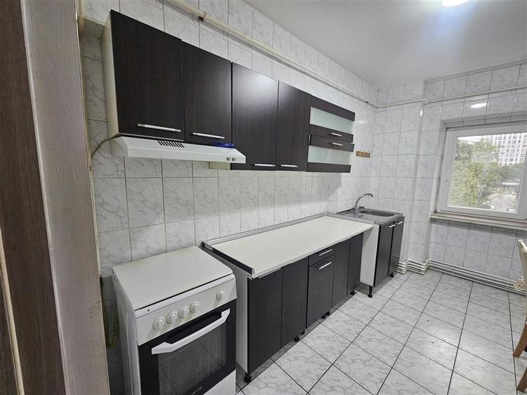 Apartament spatios, mobilat si utilat, la bulevard