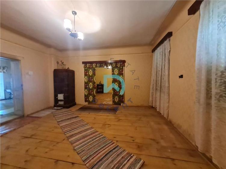 Casa Crizbav, singur in curte, Brasov