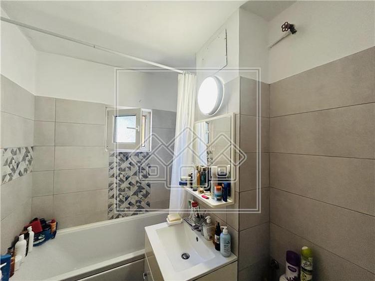 Ap decomandat, 60 mp utili, 2 camere si balcon - Turnisor