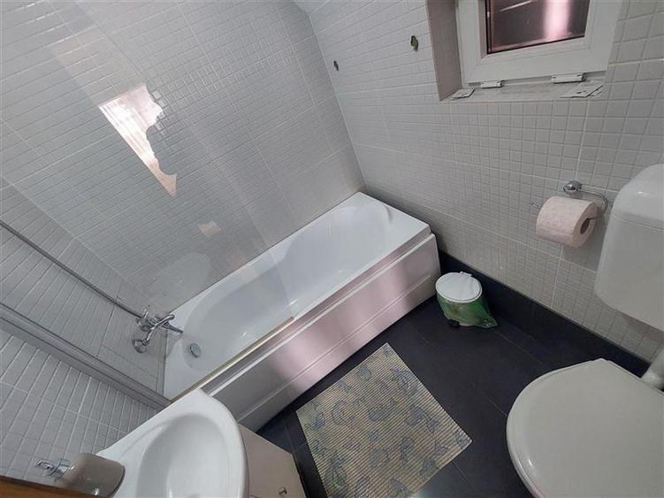 Casa cu 10 camere pentru pensiune sau locuit