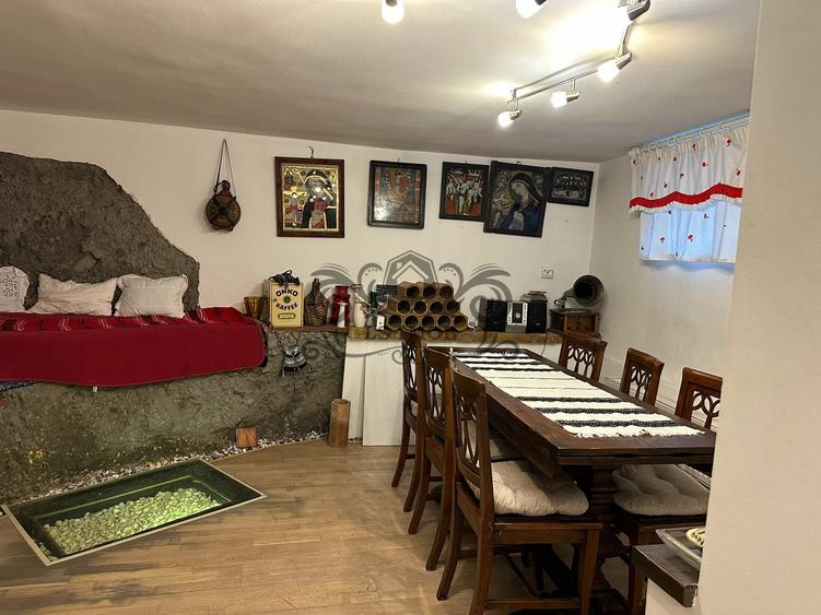 Casă cu 8 camere de vânzare în centrul Brașovului