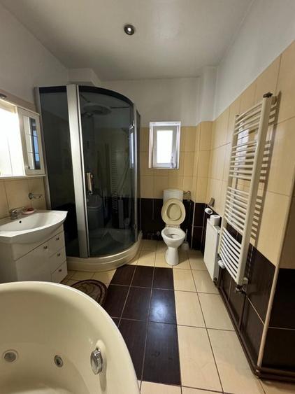 Apartament cu 4 camere decomandat în Kogălniceanu