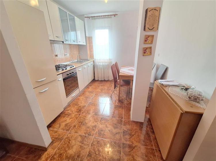 Apartament 2 camere, etaj 2, semimobilat, zona Narcisa