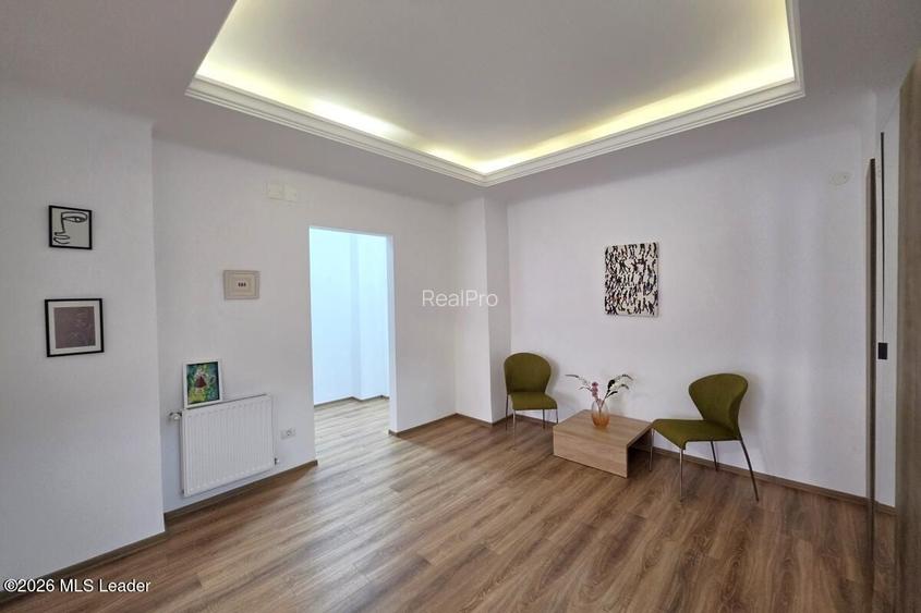 Piata Romana, 4 camere 138 MP total, Etaj 2/9, renovat - utilat, liber - 27