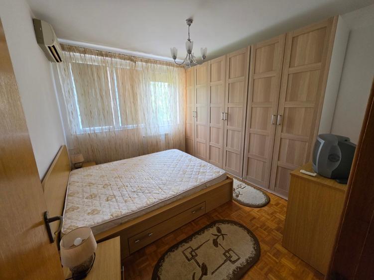 Basarabia intersectie Campia Libertatii, bloc 4 etaje,langa parcul Petrascu