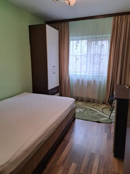 Apartament cu 3 camere, 2 BAI, DECOMANDAT, zona Mircea cel Batran