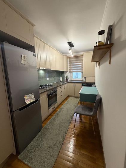 Apartament 3 camere, balcon, parcare și boxă, zona Minerva