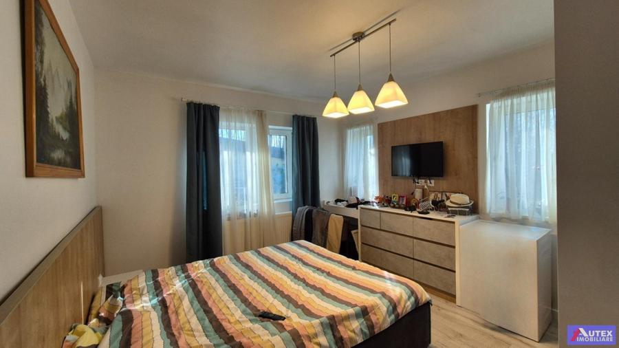 Casa Central Magurele pe Parter - 4 camere, 4 bai si teren de 580 mp