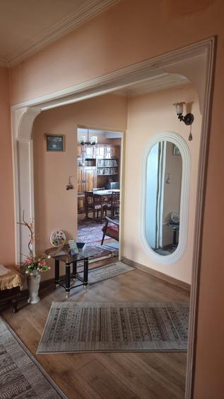Apartament 3 camere de vanzare, zona Nord - Piață, decomandat, 84 mp