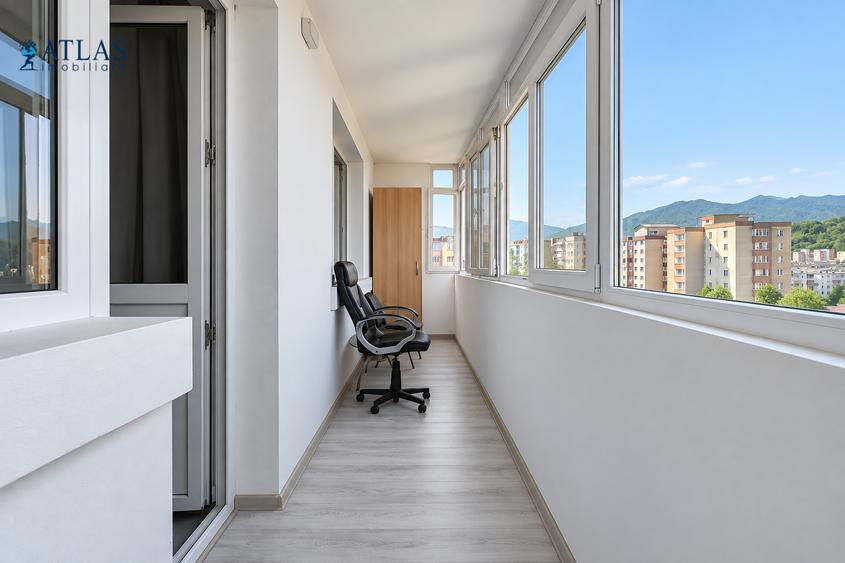 Apartament 2 camere + logie 8.2 mp, vedere panoramică, renovat complet 2022