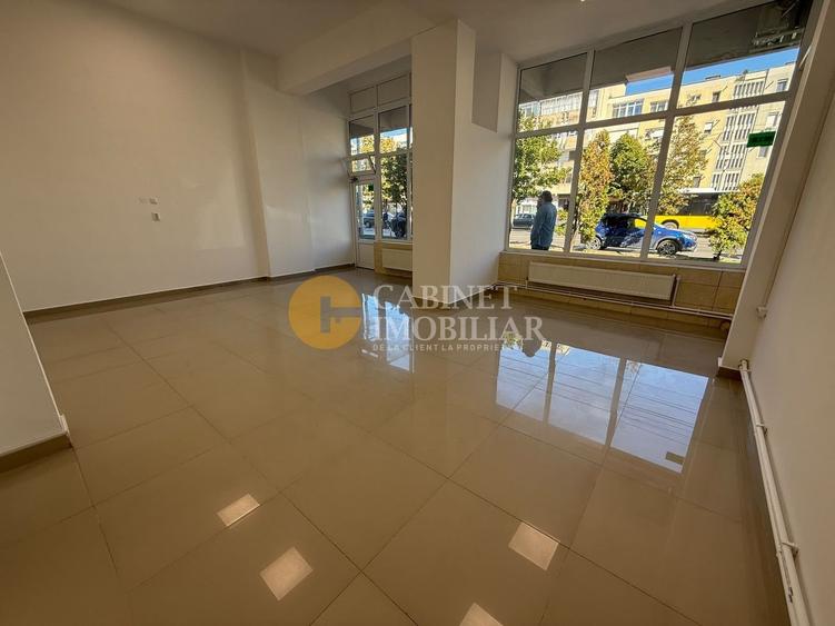 Spatiu Comercial Vitrat- 60mp - Front Stradal - Podu Ros