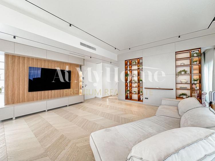 Penthouse Ultra Luxury cu 5 camere,  complet renovat,2 parcari,boxa,terase 195mp