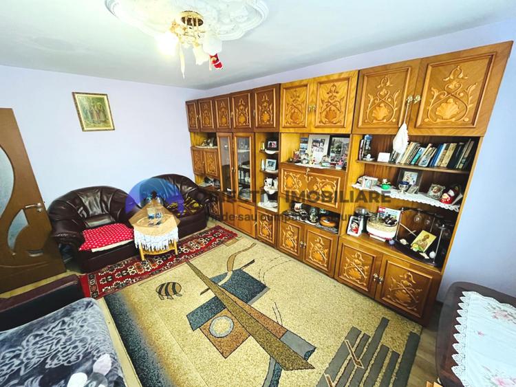 Apartament 2 camere – Zonǎ Centrală,etaj 3