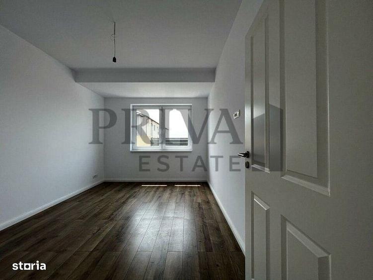 1/2 Duplex 124 mp utili + 330 curte. Dormitor parter,Bucatarie închisă