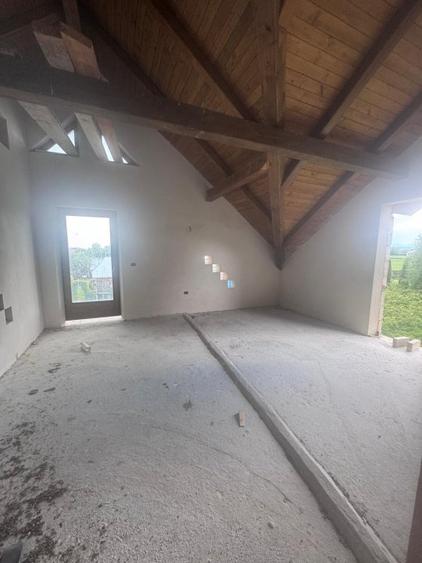 Casa la rosu, teren 1675mp, Fratautii Vechi