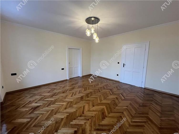 Spatiu de birouri complet renovat cu 3 camere si 2 bai zona centrala