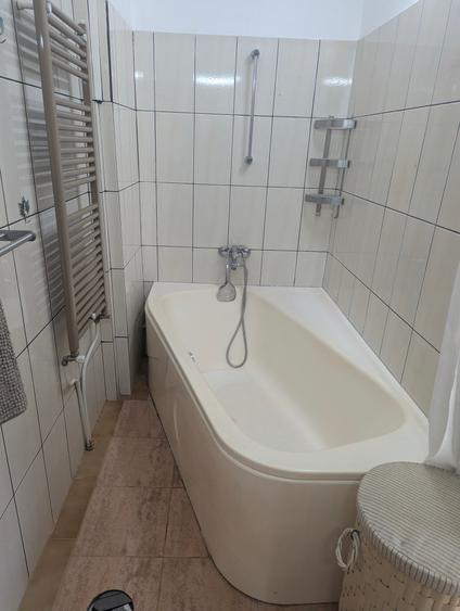 Casa Domenii Herăstrău, 4 camere, 2 băi, curte proprie.
