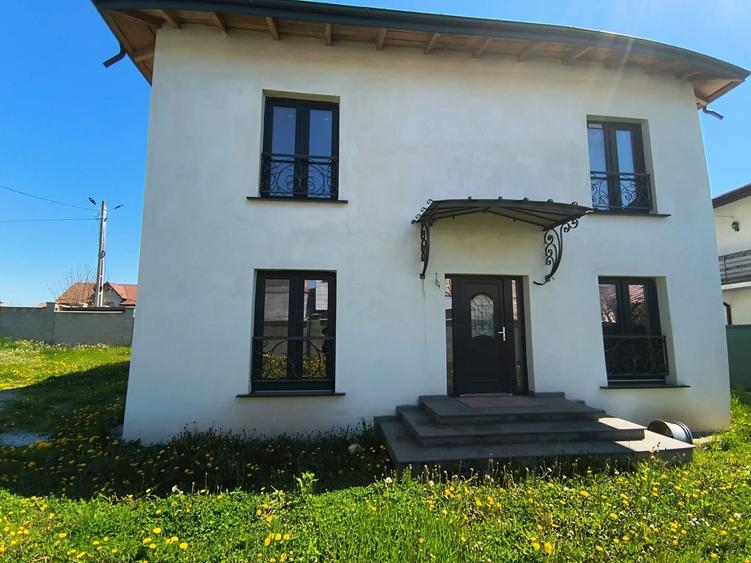 Vilă P+E+Pod | 200 MP Utili | Șcheia | Drum Privat