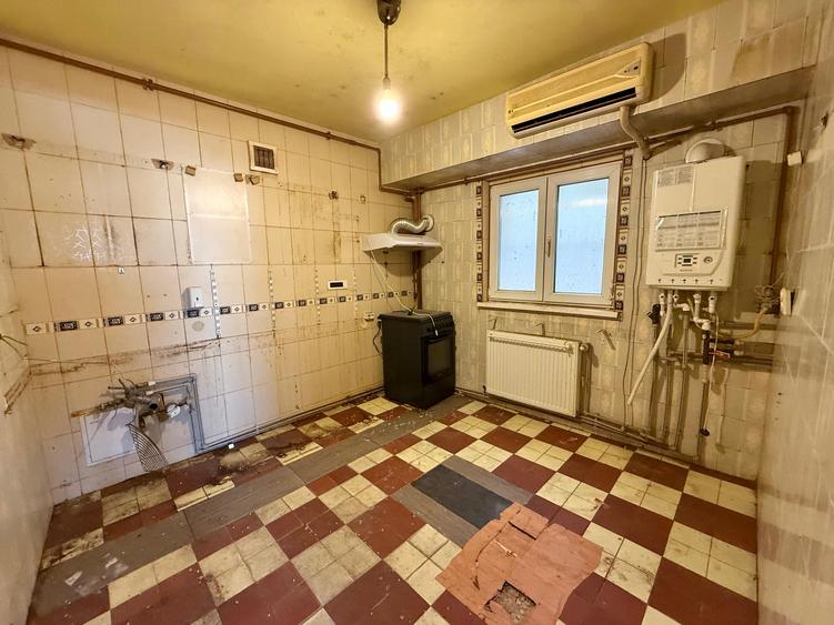 Oportunitate Rara: Apartament Generos de 4 Camere (113.6 mp) - Metrou Lujerului