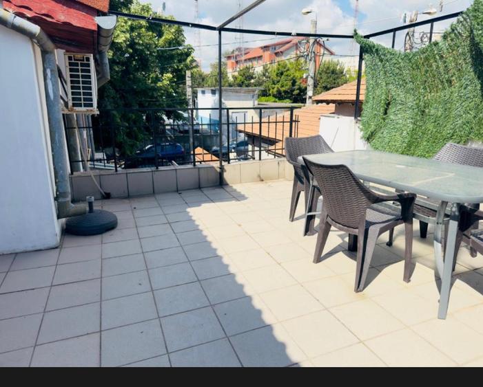 Apartament 3 camere si terasa superba - Casa Casatoriilor. Disponibil Sep - Iun