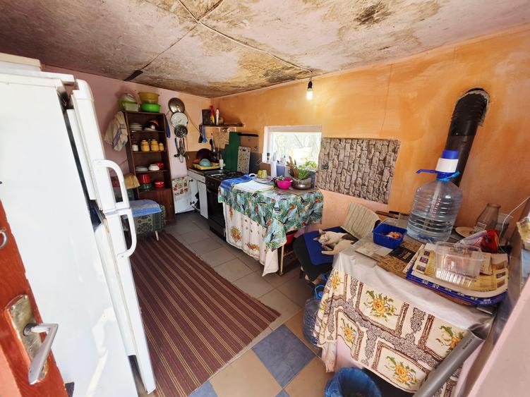 Casă 4 camere, 685 mp teren, renovată 2011 – Mănești, Zalhanaua
