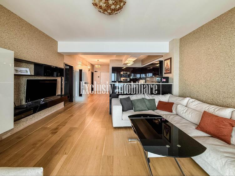 Vedere Frontala la Mare si Plaja la Picioare - Apartament cu Parcare Privata
