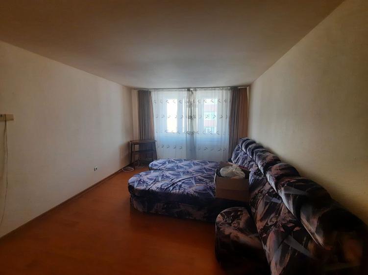 Apartament de vanzare, 3 camere, semidecomandat, 64 mp, Cod 160595