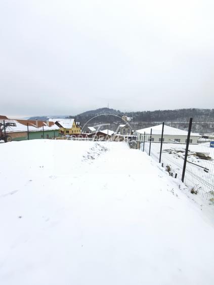 Teren intravilan 769 mp cu priveliște către munți și pădure - 6