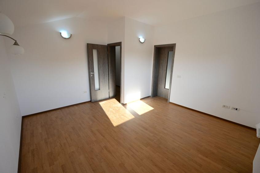 Casă / Vilă cu 4 camere de închiriat în zona Aradului
