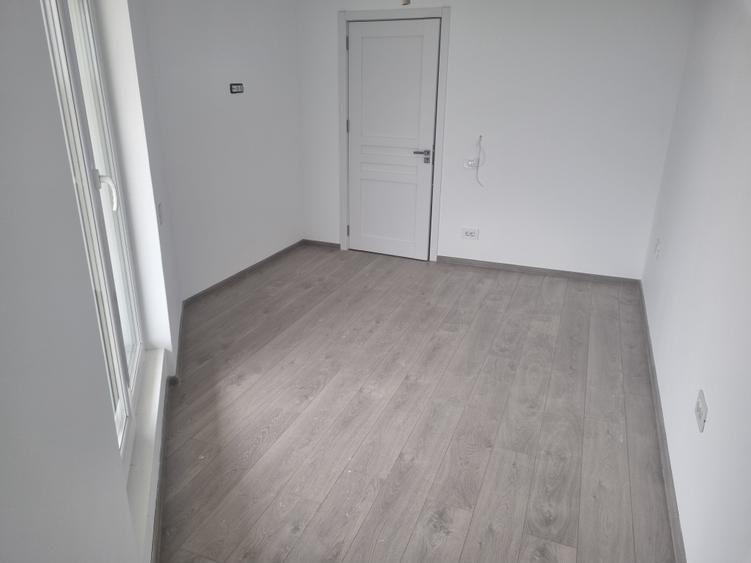 Apartament 3 camere,centrala proprie,mutare imediata,vedere catre Lacul Morii!