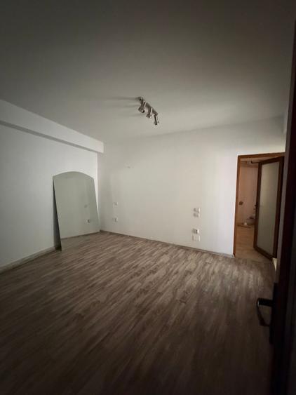 Piata Romana, 4 camere nemobilate, etaj 4/P+5, 115mp