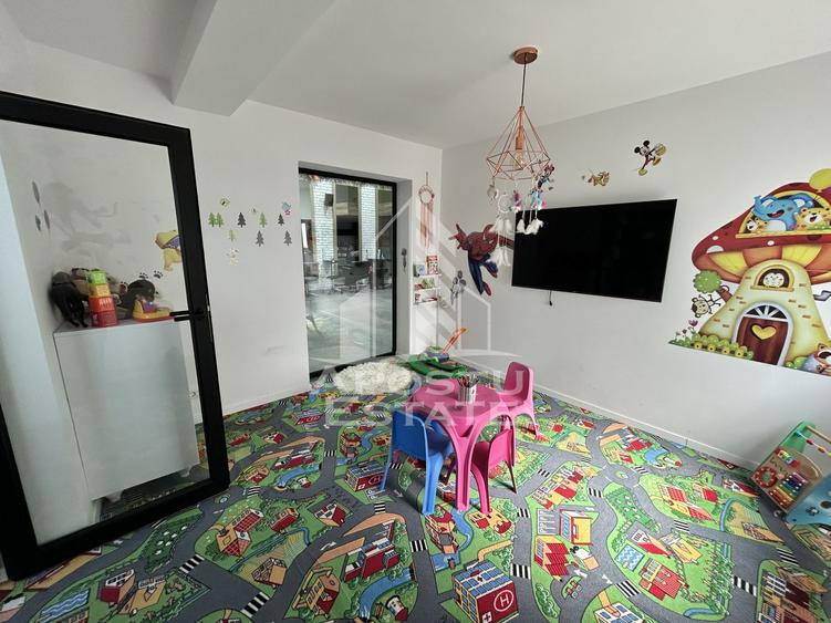 Spatiu comercial SAD, de inchiriat, amenajat modern, parcare Ghiroda.
