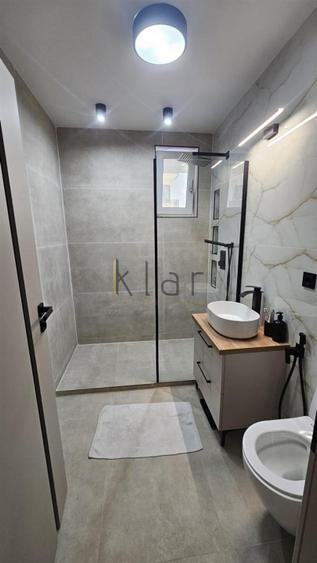 Apartament 3 camere 75 mp terasa 82 mp 2 parcari! Zona Vivo!