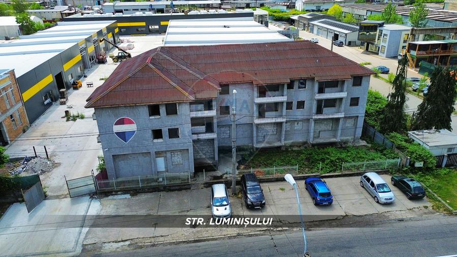 Bloc nou la rosu cu 24 de apartamente Baia Mare Str. Luminisului