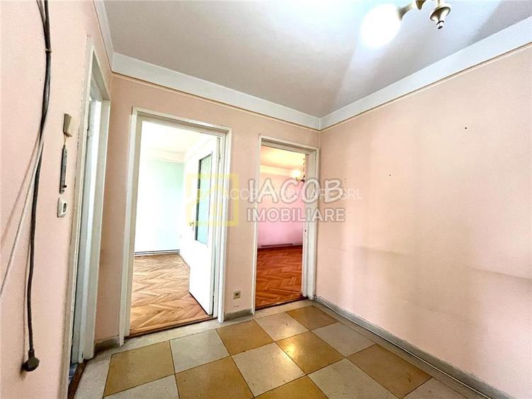 Apartament 2 camere decomandate, etaj 3, zona Energiei, str. Banatului 3 - 11