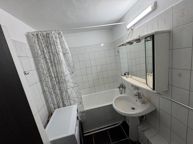 Apartament 2 camere Decebal - Centrala Proprie - Parcare + Boxa