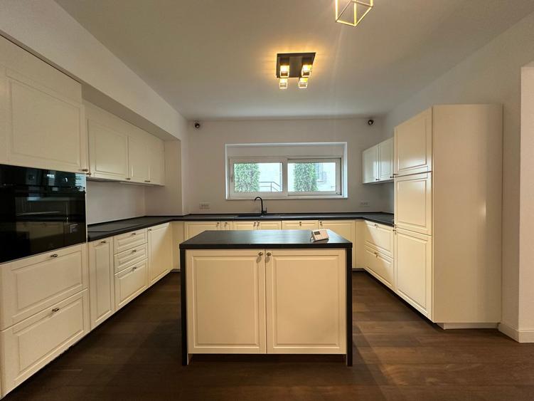 Vilă cu grădină privată în Herăstrău | 282 mp utili | 7 camere