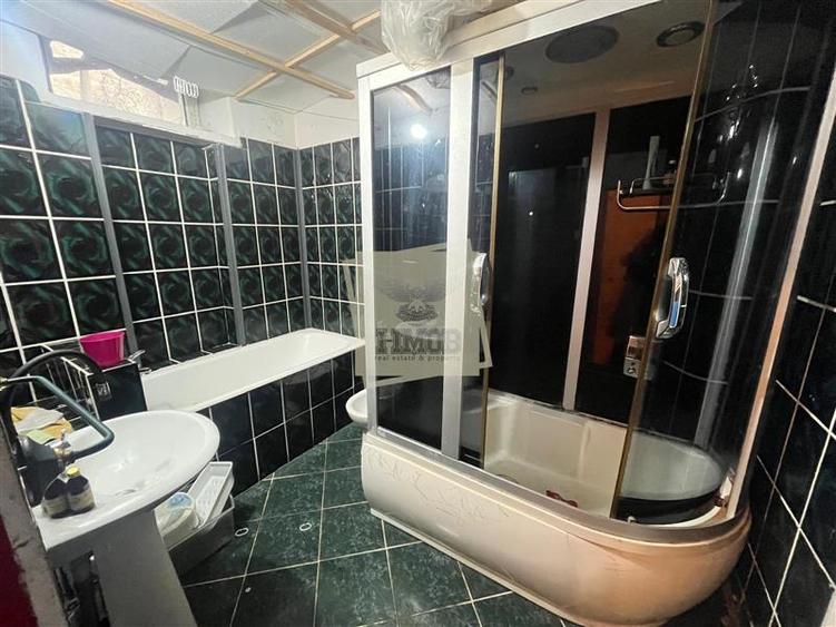 Apartament cu 4 camere 2 bai si balcon in zona Ultracentrala