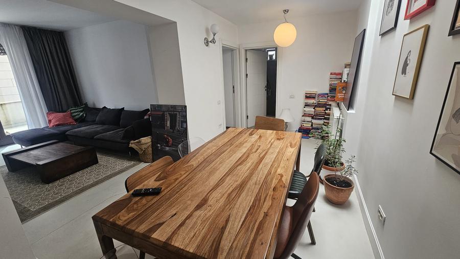 Dorobanti - etaj vila, total 3 proprietari, singur pe nivel, terasa 25 mp