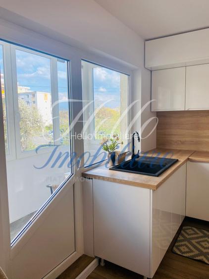 Apartament de vanzare DECOMANDAT ,3 camere 52 mp , zona INTRE LACURI - 15