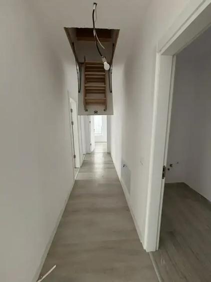 Casa De Vanzare 4 Camere | Finalizata | Curte Parcarea | Bariera