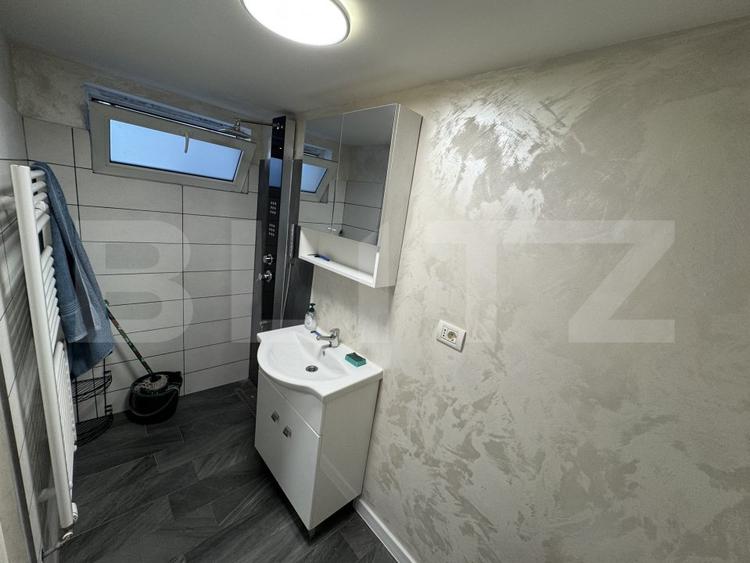 Apartament 2 camere, semidecomandat, curte 50mp Zona Casa Studentilor