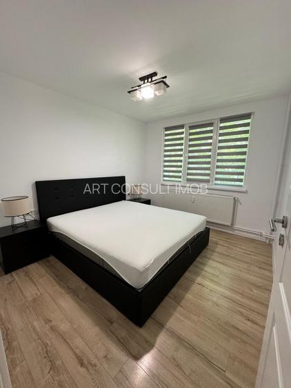 2 camere decomandat, renovat | Etaj 1/4 | Parcare inclusă | Mobilat și utilat