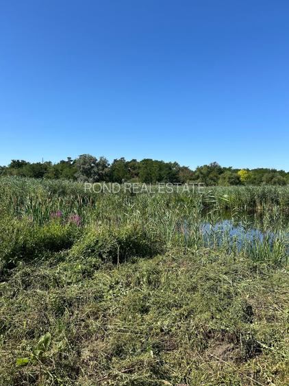Teren cu deschidere la lac strada Orhideelor- conectare imediata la curent