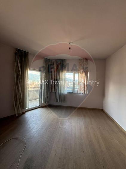 Apartament cu 5 camere de vânzare - 2