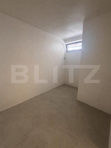 Casă individuală spațioasă + spațiu comercial, teren 3.940 mp – Livezile